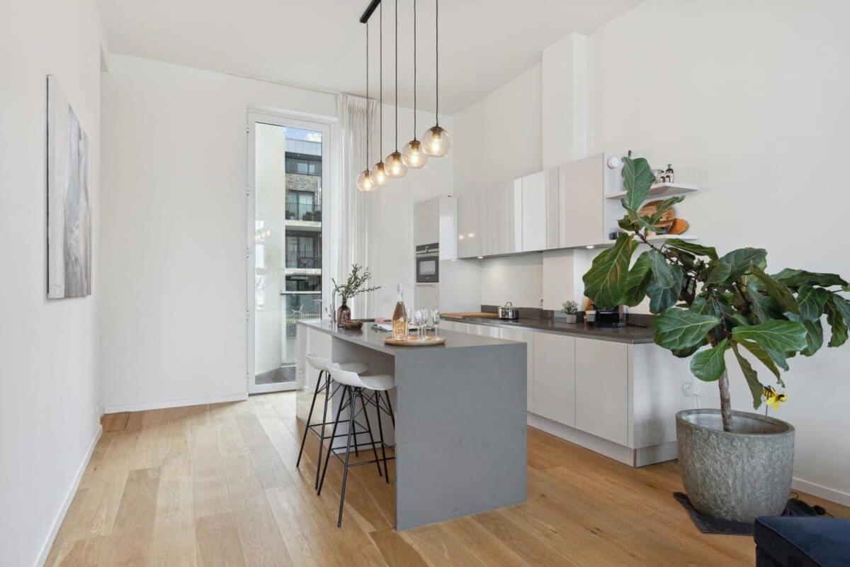 Bright Waterfront Apartment Amberes Exterior foto